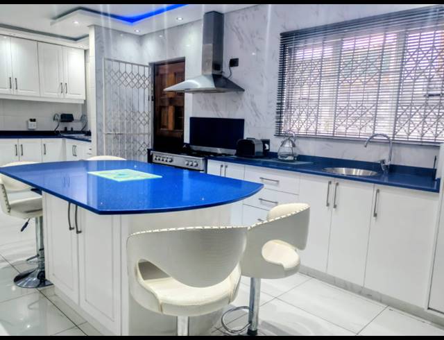 4 BEDROOM HOUSE FOR SALE IN ESCOMBE